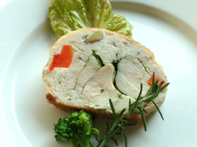神山地鶏と有機野菜のロールチキン