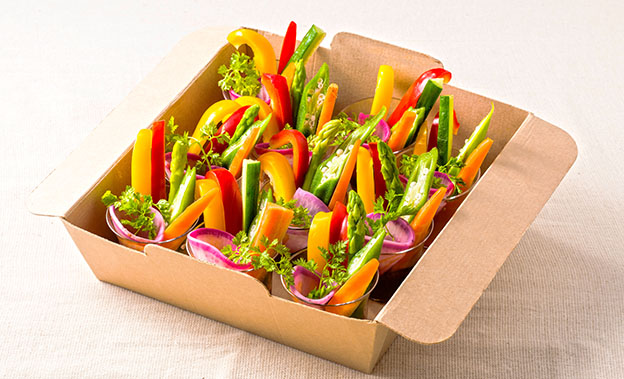 カラフル有機野菜の野菜スティック 自家製ドライトマトソース